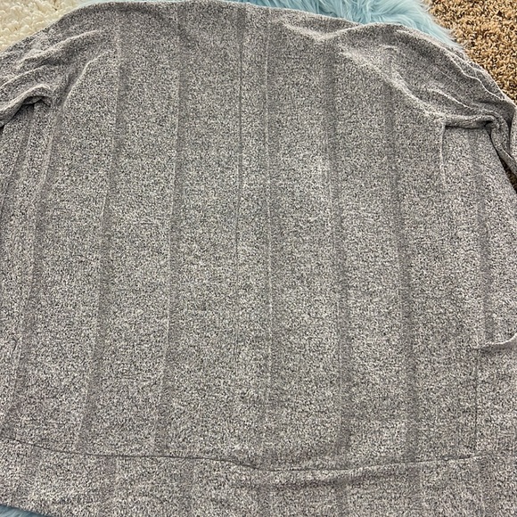 EUC! Lightweight Buckle Grey Open Front Cardigan! Size small - Picture 6 of 6